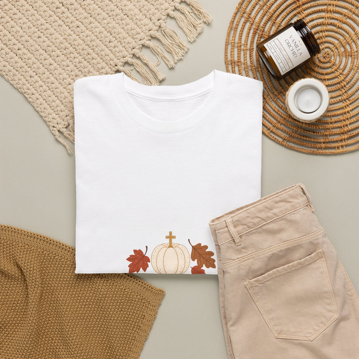 Den Gracias Thanksgiving Tee — Psalm 107:1 Pumpkin & Fall Leaves