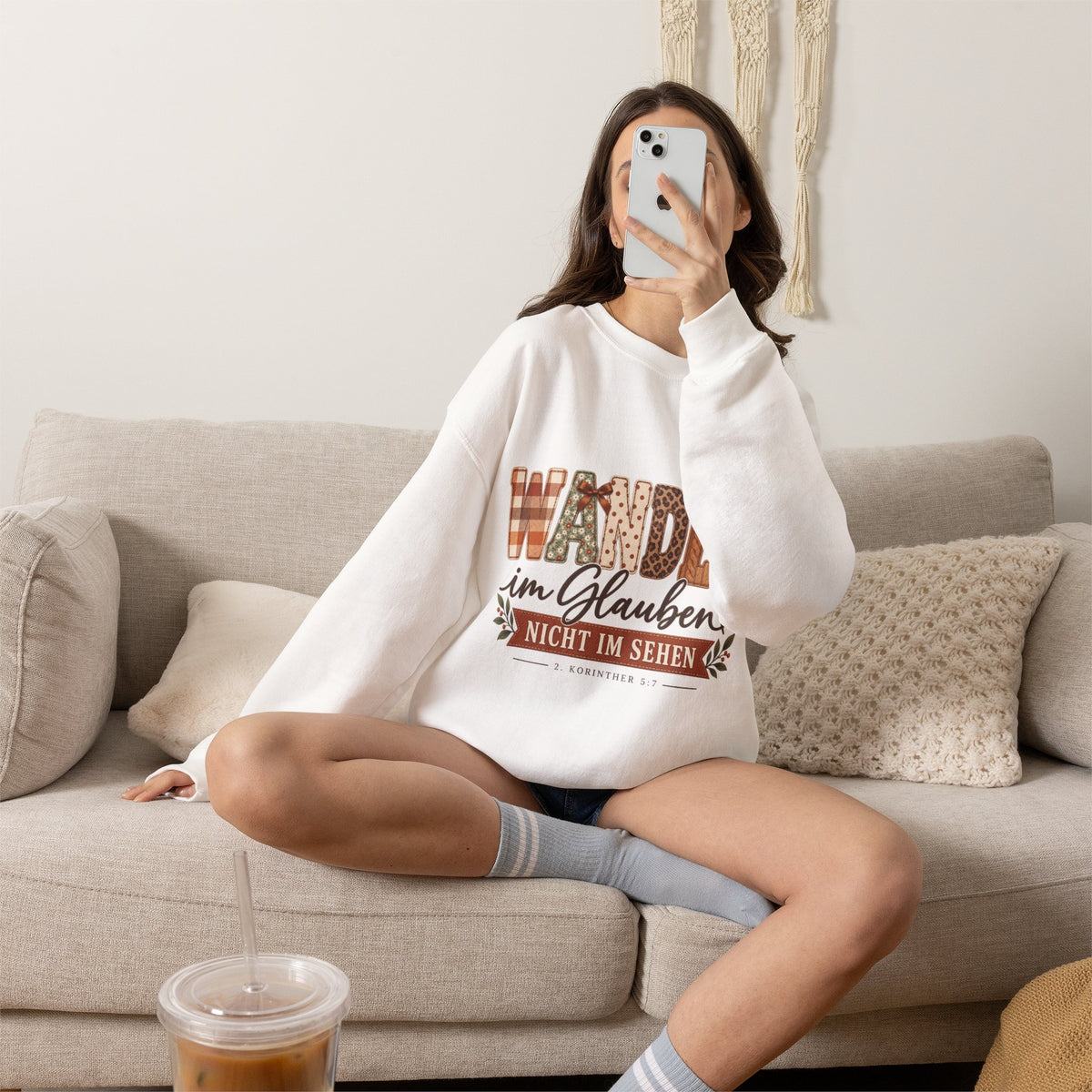 Crewneck Sweatshirt - "Wandle im Glauben, nicht im Sehen" German Faith Graphic